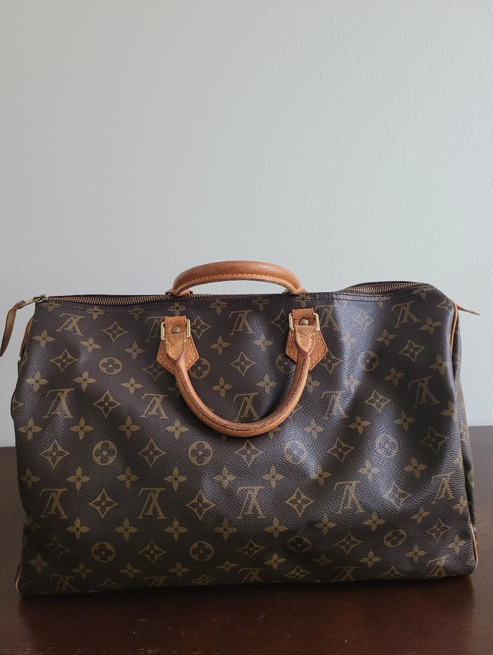 AUTHENTIC Louis Vuitton Speedy 40 Monogram Canvas